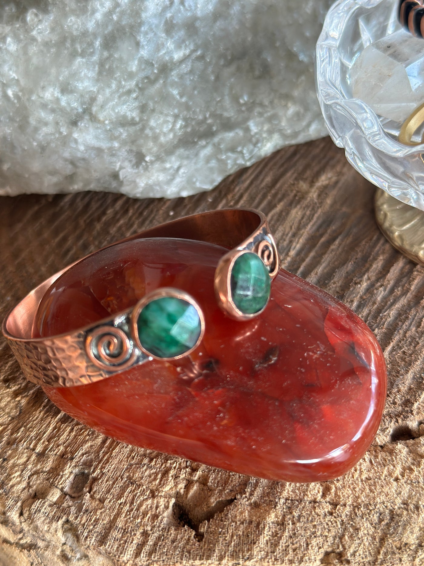 Zümrüt Taşlı El Yapımı Bakır Bileklik