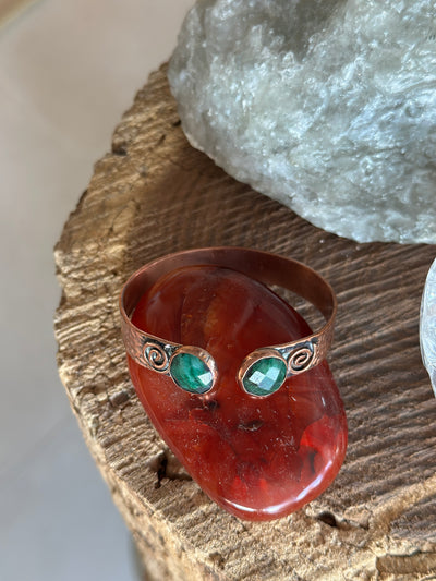 Zümrüt Taşlı El Yapımı Bakır Bileklik