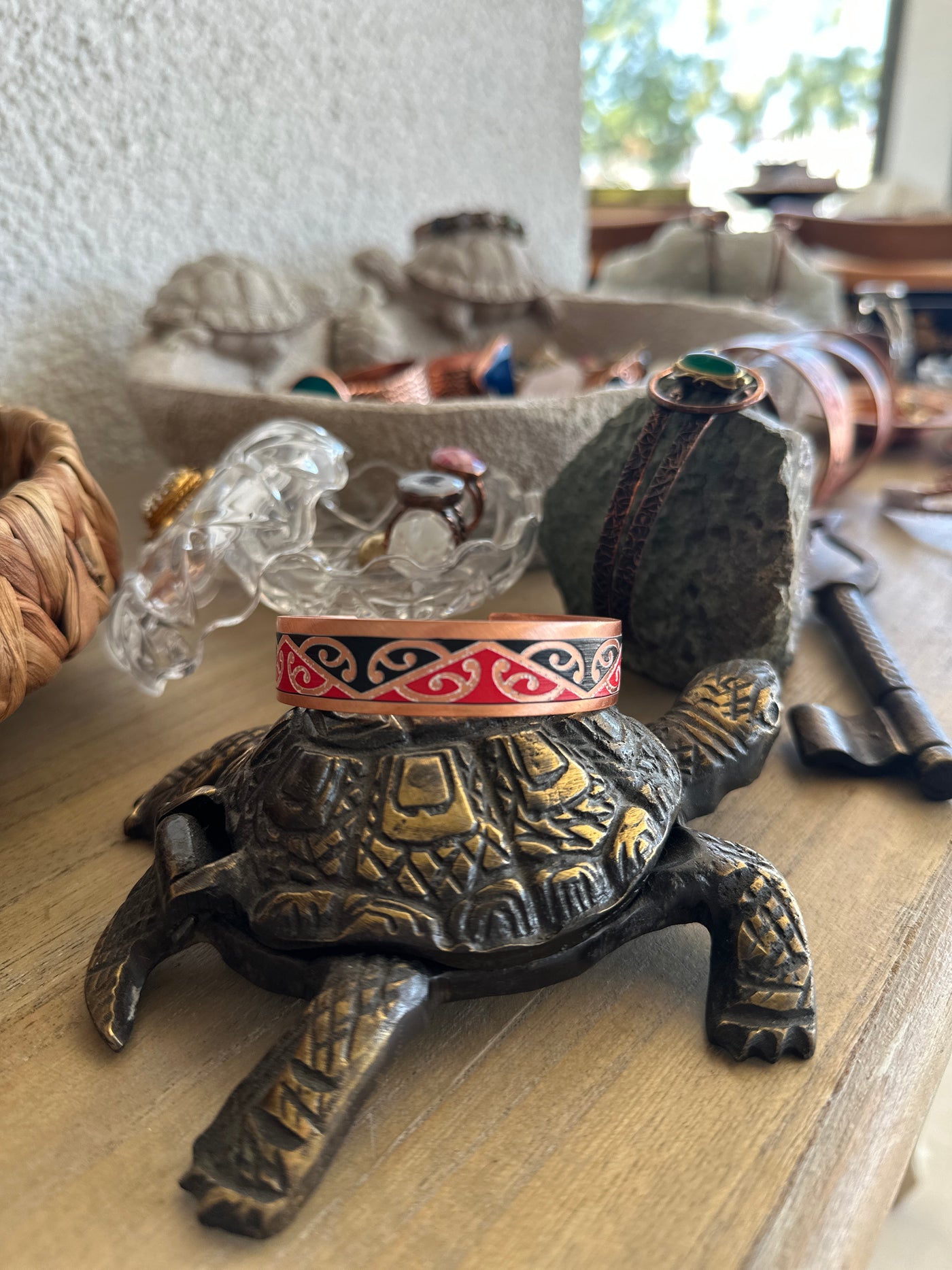 El Yapımı Etnik Desenli Bakır Bileklik