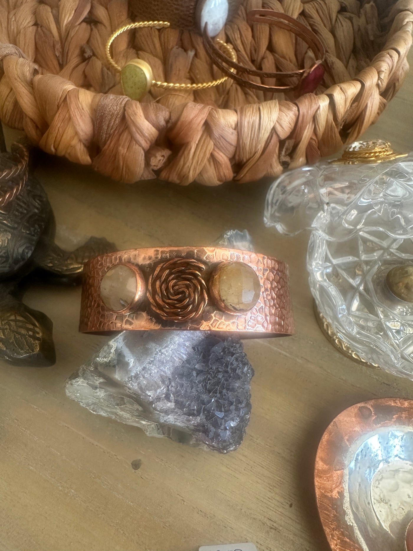 El Yapımı Sitrin ve Spiral Motifli Bakır Bileklik