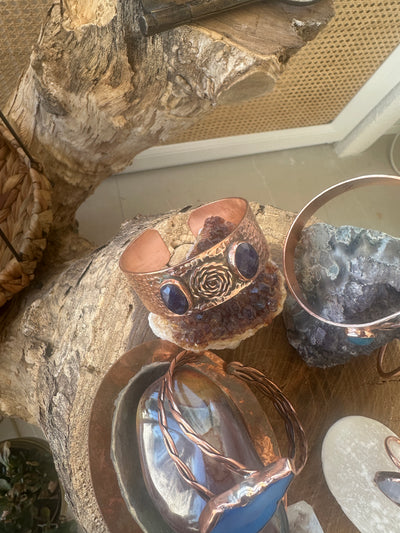 El Yapımı Lapis Lazuli Spiral Bakır Bileklik